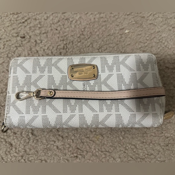Michael Kors Large Continental Wallet - Picture 4 of 4